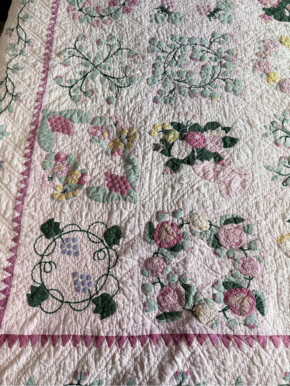 Vintage Bride’s Quilt Style Appliqué Quilt Pastel Cottagecore Floral Coverlet - Picture 6 of 15